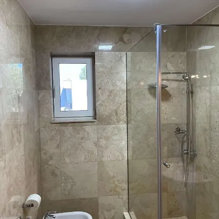 Regal Vila